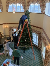 OSU Mens Hockey Team Lends A Hand During The Holidays At Bishops Commons OswegoC 11 19