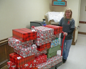 Denise Smith And Family Brings Joy To St Luke Health Services 12 18